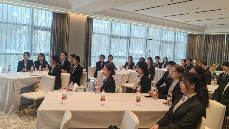 一场团建，把四十个人的心拆散了